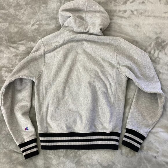 Champion Reverse Weave Light Grey Pullover Hoodie with Kangaroo Pocket Size S - Picture 10 of 11
